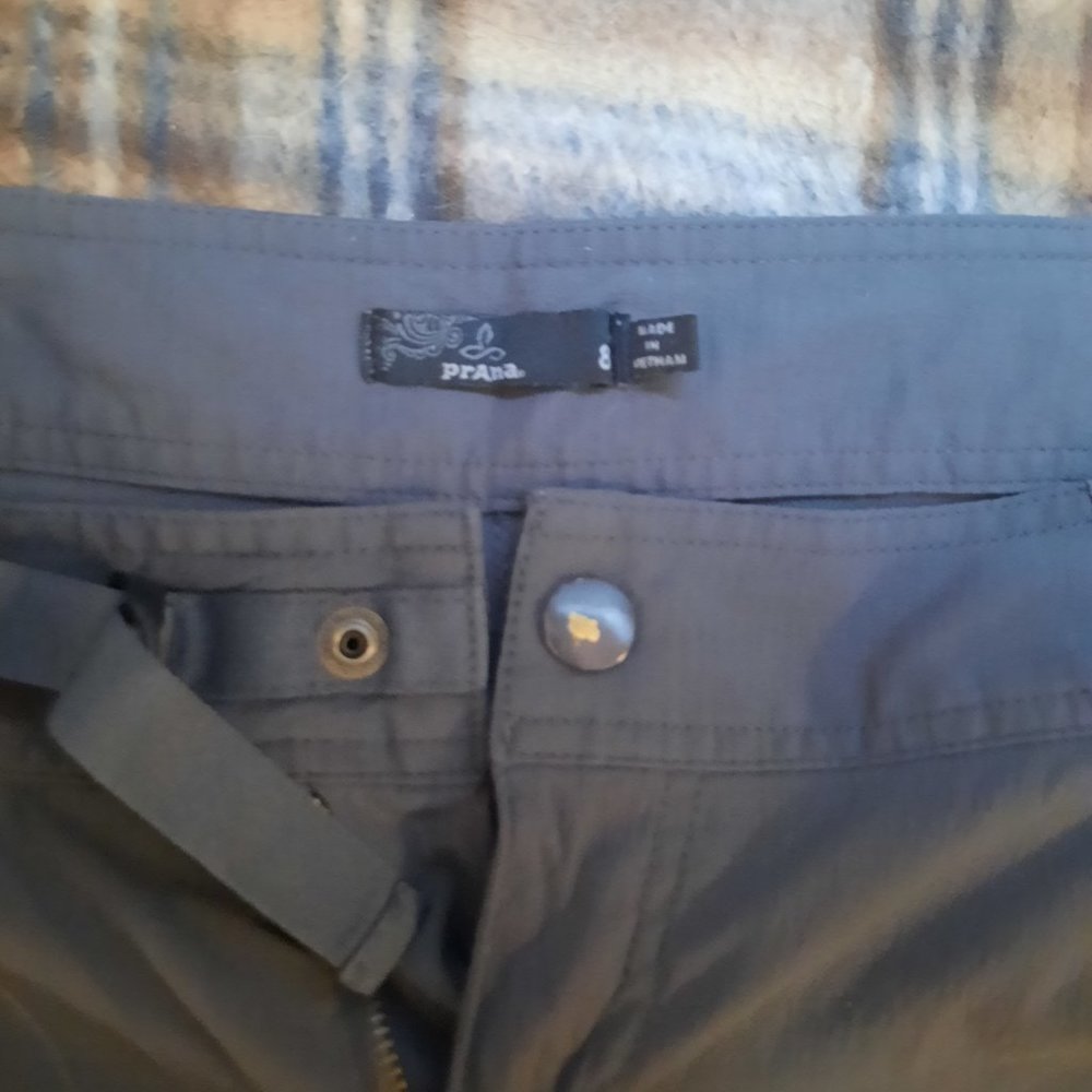 Prana Knee Length Knickers Hiking Shorts Gray size 8